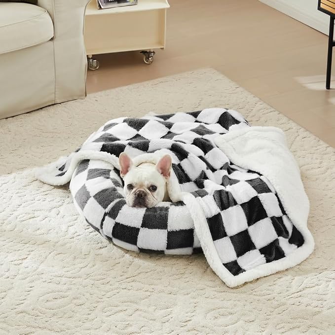 Ohocut Checkered Dog Blanket, Black White Jacquard Sherpa Blankets for Small Dog and Cats, Cute Aesthetic Style Fluffy Fleece Pets Blanket for Couch Protection Washable, 25"x35"