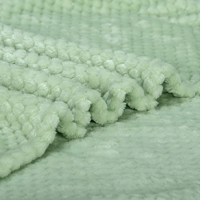 Warm Soft Fuzzy Dog or Cat Blanket, Plush Fleece Throws for Bed, Couch, Sofa, Travel (M/32" x 40", Mint)
