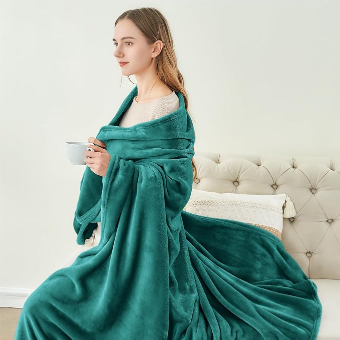 BEDELITE Fleece Blanket Emerald Green Throw Blankets for Couch & Bed, Luxury Plush Cozy Fuzzy Blanket 50x60 inches, Super Soft Warm Lightweight Throw Blanket for Travel Camping