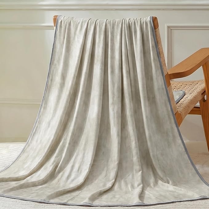 Guohaoi Cooling Throw Blanket for Hot Sleepers, Twin Size 90''×90'' Lightweight Breathable Summer Bed Blanket for Couch, Arc-Chill Q-Max >0.5 Cool Fiber, Lightweight Blanket Light Grey