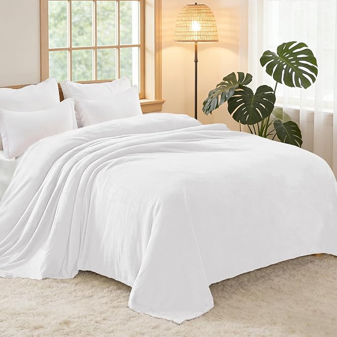 Exclusivo Mezcla Fleece Blanket King Size for Bed, Super Soft and Warm, All Season, Cozy, Plush, Lightweight, 90x104 Inches, Pure White