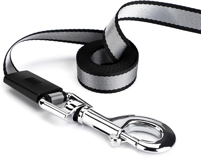 Segarty Retractable Dog Lead for Large Dogs, Pet Leash 26 Feet Long for Medium Large Pets Under 110Lbs, No Tangle Nylon Tape and 1 Button Break & Lock Heavy Duty Leads for Training Running