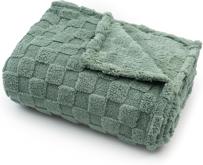 Americanflat 60x80 Jacquard Fleece Throw Blanket - Soft and Breathable Throw Blanket for Couch, Bed, Chair - Fleece Blankets Perfect for Home, Bedroom, or Outdoor Use - Checkered Design in Green