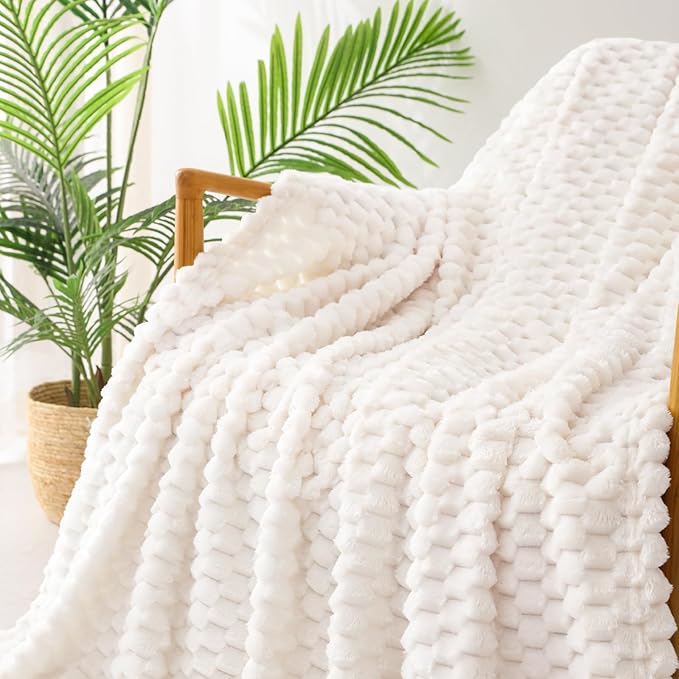 Exclusivo Mezcla Fleece California King Blanket for Bed, Oversized Fuzzy Ivory Bed Blankets, Soft Cozy Plush Sofa Throws for All Seasons, 120x120 Inches