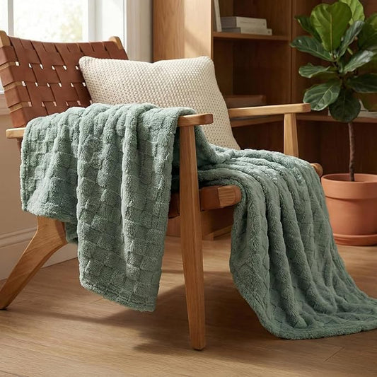 Americanflat 60x80 Jacquard Fleece Throw Blanket - Soft and Breathable Throw Blanket for Couch, Bed, Chair - Fleece Blankets Perfect for Home, Bedroom, or Outdoor Use - Checkered Design in Green