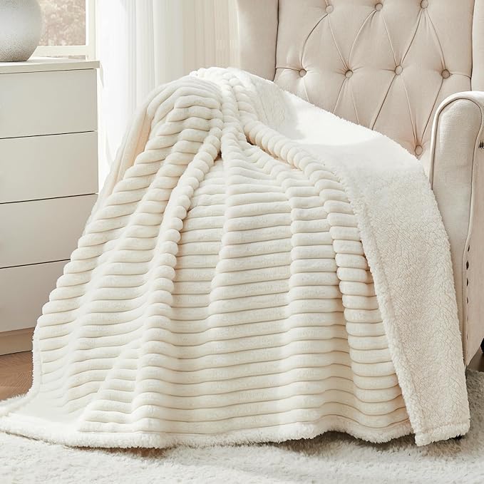 Qeils Waterproof Calming Cat Blanket for Indoor Cats, Noiseless Soft Plush Dog Blanket for Pets, 500GSM Thick Faux Fur Pet Throw, Couch Furniture Protector for Puppy, Cream, 25x30IN