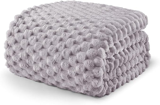 Exclusivo Mezcla Fleece King Blanket for Bed, Extra Large Fuzzy Light Grey Bed Blankets, Soft Cozy Plush Sofa Throws for All Seasons, 90x104 Inches
