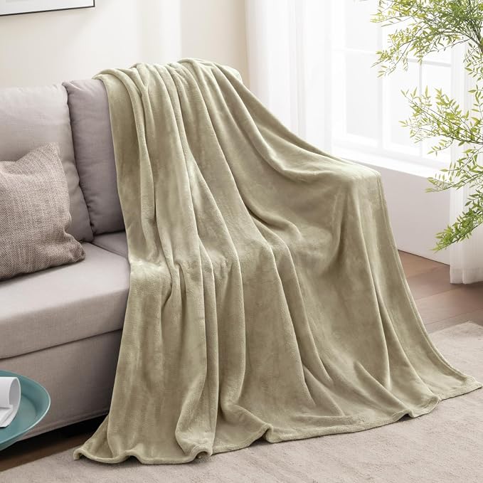 BEDELITE Fleece Blanket Oatmeal Throw Blankets for Couch & Bed, Luxury Plush Cozy Fuzzy Blanket 50x60 inches, Super Soft Warm Lightweight Throw Blanket for Travel Camping