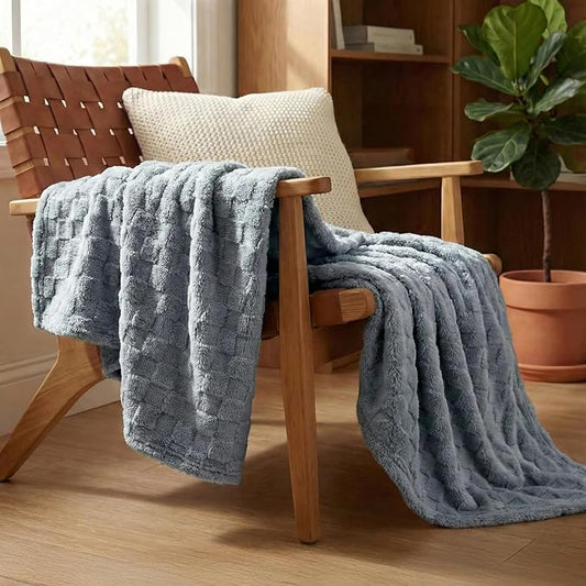 Americanflat 60x80 Jacquard Fleece Throw Blanket - Soft and Breathable Throw Blanket for Couch, Bed, Chair - Fleece Blankets Perfect for Home, Bedroom, or Outdoor Use - Checkered Design in Gray
