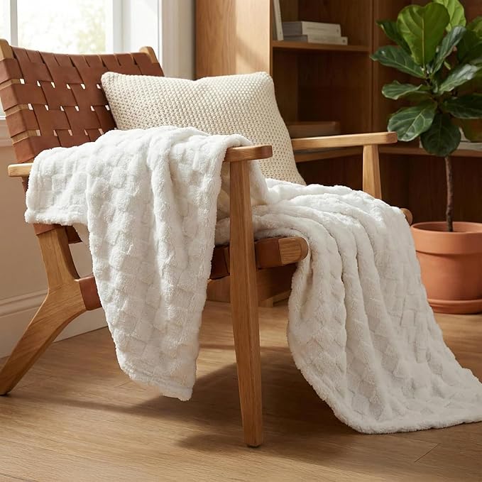 Americanflat 60x80 Jacquard Fleece Throw Blanket - Soft and Breathable Throw Blanket for Couch, Bed, Chair - Fleece Blankets Perfect for Home, Bedroom, or Outdoor Use - Checkered Design in Cream