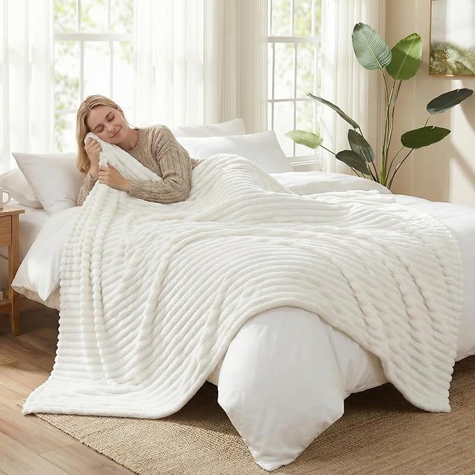 HIMEET Fleece Off White Throw XL Blanket for Couch - 300GSM Ribbed Soft Cozy Nap Blankets for Travel, New Home Birthday Gifts for Women Men Her, Boho Long Sofa Room Decor Office Throws, 50x70 Inches