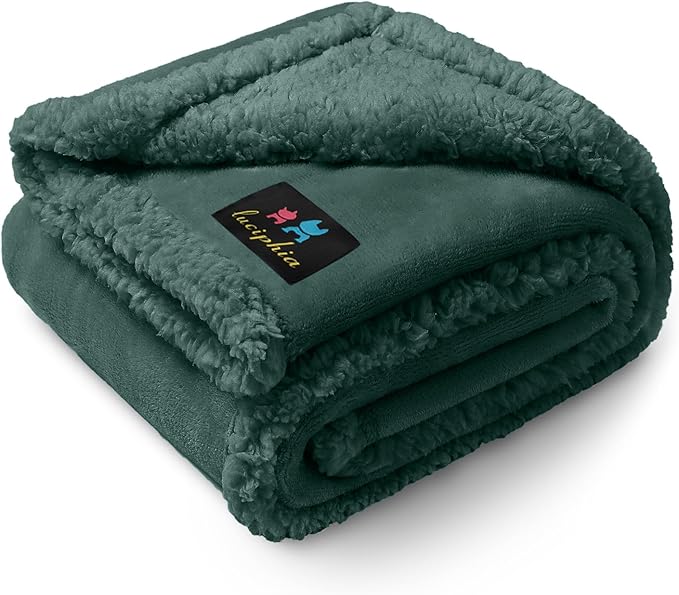 Luciphia Waterproof Pet Blanket, Liquid Pee Proof Dog Blanket for Sofa Bed Couch, Reversible Sherpa Fleece Furniture Protector Cover for Small Medium Large Dogs Cats, Dark Green Small（40" x 28"）