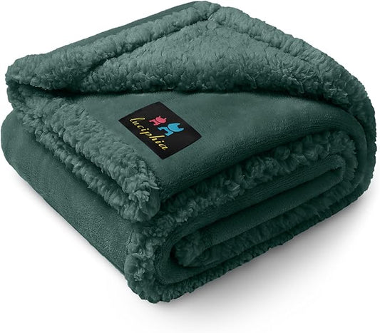 Luciphia Waterproof Pet Blanket, Liquid Pee Proof Dog Blanket for Sofa Bed Couch, Reversible Sherpa Fleece Furniture Protector Cover for Small Medium Large Dogs Cats, Dark Green Small（40" x 28"）