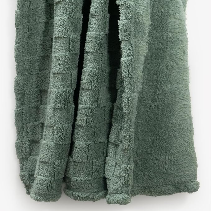 Americanflat 60x80 Jacquard Fleece Throw Blanket - Soft and Breathable Throw Blanket for Couch, Bed, Chair - Fleece Blankets Perfect for Home, Bedroom, or Outdoor Use - Checkered Design in Green