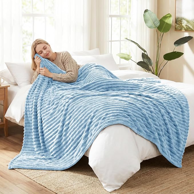 HIMEET Fleece Light Blue Twin Blanket for Bed - 300GSM Ribbed Soft Cozy Outdoor Blanket, Graduation Birthday Gifts for Women Men Teens, College Dorm Essentials Camping Throws, 60x80 Inches