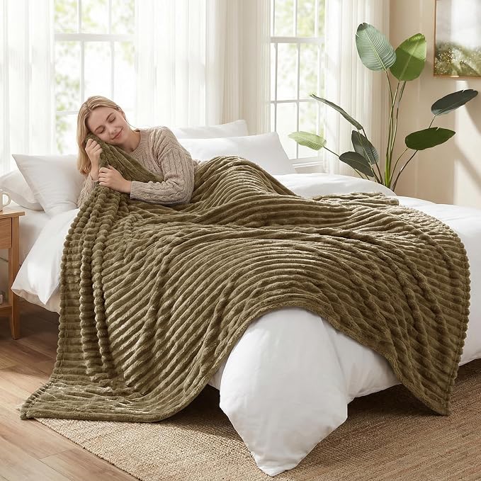 HIMEET Fleece Camel Twin Blanket for Bed - 300GSM Ribbed Soft Guest Room Blanket, Graduation Birthday Gifts for Women Girls Her, College Dorm Essentials Aesthetic Porch Decor Throws, 60x80 Inches