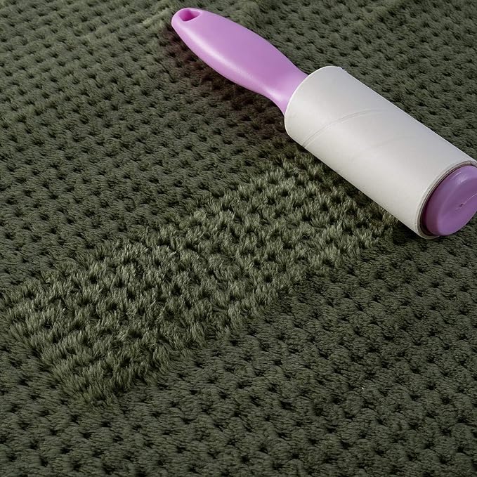 Dog Blanket or Cat Blanket or Pet Blanket, Warm Soft Fuzzy Blankets for Puppy, Small, Medium, Large Dogs or Kitten, Cats, Plush Fleece Throws for Bed, Couch, Sofa, Travel (L/40" x 48", Dark Green)