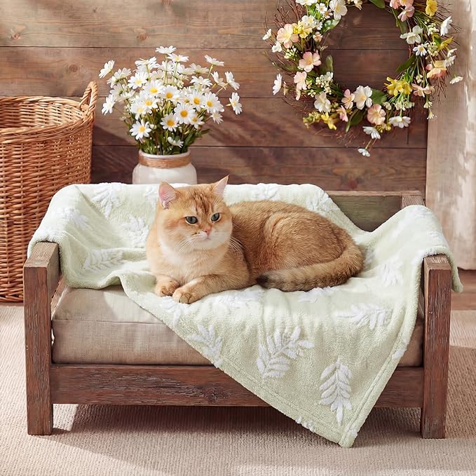 Horaldaily Pets Flannel Blanket, Beige Leaves 3D Textured Soft Fuzzy Fluffy Plush Cozy Fleece Premium Blankets for Dog Cat Puppy Kitten Couch Protection, 20x30
