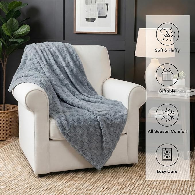 Americanflat 50x60 Jacquard Fleece Throw Blanket - Soft and Breathable Throw Blanket for Couch, Bed, Chair - Fleece Blankets Perfect for Home, Bedroom, or Outdoor Use - Checkered Design in Gray