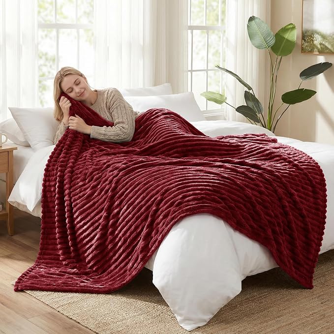 HIMEET Fleece Red Twin Blanket for Bed - 300GSM Ribbed Soft Cozy Guest Room Blanket, Graduation Birthday Gifts for Women Girls Her, College Dorm Essentials Aesthetic Porch Decor Throws, 60x80 Inches