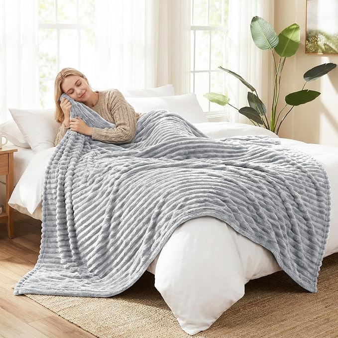 HIMEET Fleece Light Grey Throw XL Blanket for Couch - 300GSM Ribbed Cozy Outdoor Blankets for Travel Camping Nap, Birthday Gifts for Women Men Her, Long Sofa Room Decor Office Throws, 50x70 Inches