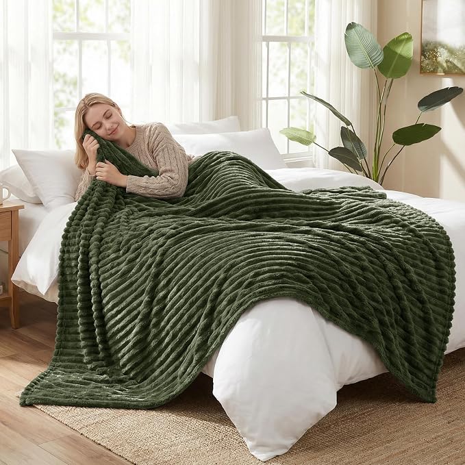 HIMEET Fleece Olive Green Throw Blanket for Bed - 300GSM Ribbed Soft Cozy Blanket for Couch, Graduation Birthday Gifts for Women Girls Her, College Dorm Essentials Aesthetic Room Throws, 50x60 Inches