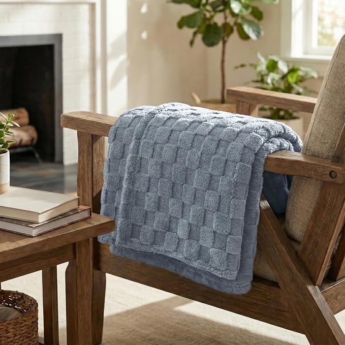 Americanflat 50x60 Jacquard Fleece Throw Blanket - Soft and Breathable Throw Blanket for Couch, Bed, Chair - Fleece Blankets Perfect for Home, Bedroom, or Outdoor Use - Checkered Design in Gray