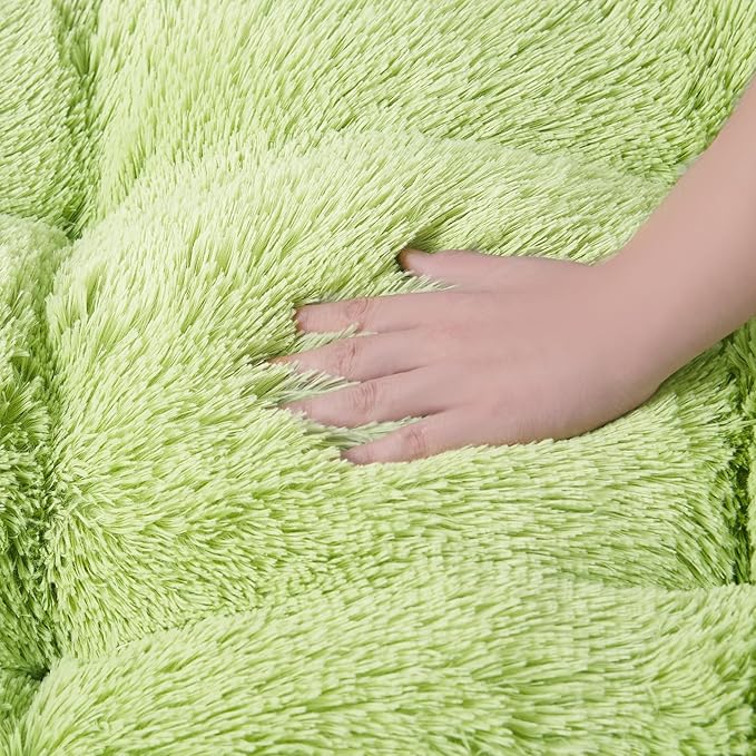 EHEYCIGA Fluffy Dog Crate Bed for Large Dogs, Plush Faux Fur Crate Pad, Calming Anti Anxiety Large Dog Bed, Washable Soft Warm Mat with Non-Slip Bottom, Green