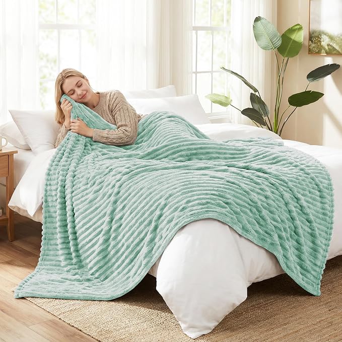 HIMEET Fleece Sage Green Queen Blanket for Bed - 300GSM Ribbed Soft Cozy Bedding Blanket, House Warming Gifts New Home, Luxury Bedroom Decor Throws, 90x90 Inches