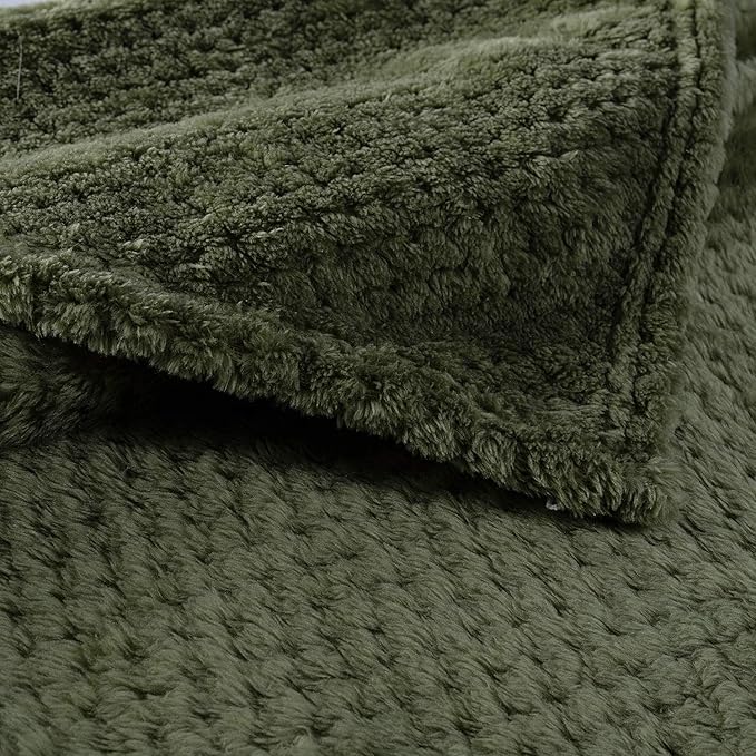 Pet Blanket for Dogs or Cats - Warm Soft Fuzzy Plush Fleece Throw for Puppy, Kitten, Small, Medium, Large Pets - Bed, Couch, Sofa, Travel (S/24" x 32", Dark Green)