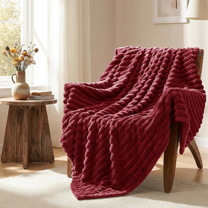 HIMEET Fleece Red Throw XL Blanket for Couch - 300GSM Ribbed Soft Cozy Nap Blankets for Travel, New Home Birthday Gifts for Women Men Her, Long Sofa Aesthetic Room Decor Office Throws, 50x70 Inches
