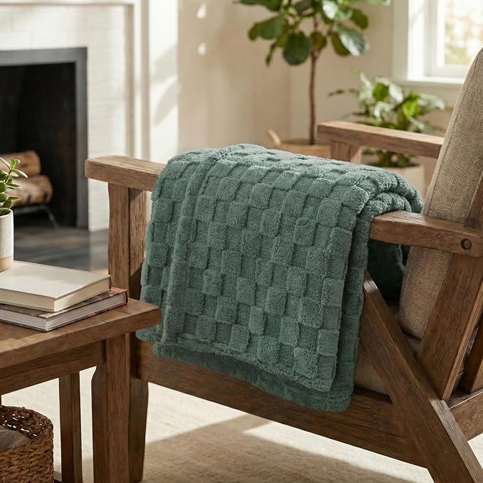 Americanflat 60x80 Jacquard Fleece Throw Blanket - Soft and Breathable Throw Blanket for Couch, Bed, Chair - Fleece Blankets Perfect for Home, Bedroom, or Outdoor Use - Checkered Design in Green