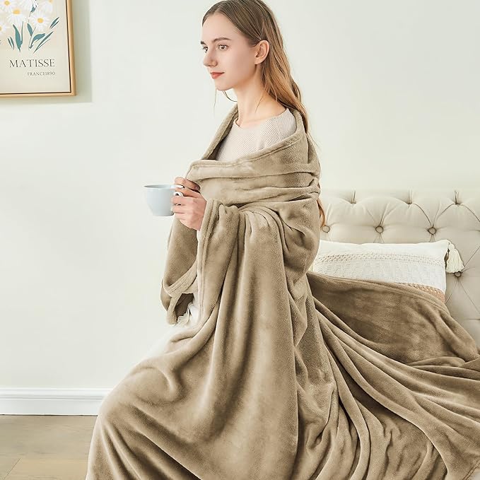 BEDELITE Fleece Blanket Camel Throw Blankets for Couch & Bed, Luxury Plush Cozy Fuzzy Blanket 50x60 inches, Super Soft Warm Lightweight Throw Blanket for Travel Camping