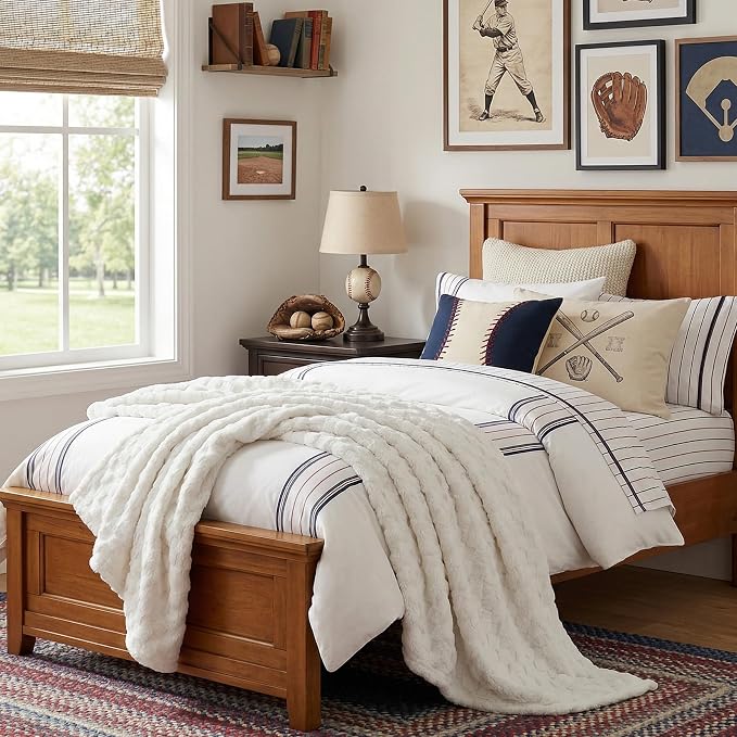Americanflat 50x60 Jacquard Fleece Throw Blanket - Soft and Breathable Throw Blanket for Couch, Bed, Chair - Fleece Blankets Perfect for Home, Bedroom, or Outdoor Use - Checkered Design in Cream
