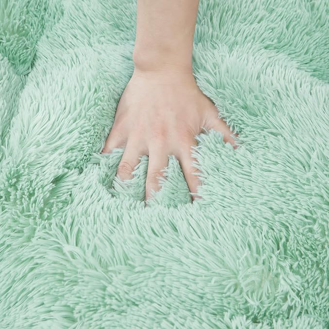 EHEYCIGA Fluffy XXL Dog Crate Pad, Plush Faux Fur Crate Bed for Extra Large Dogs, Calming Anti Anxiety XXL Dog Bed, Washable Warm Mat with Non-Slip Bottom, Apple Green