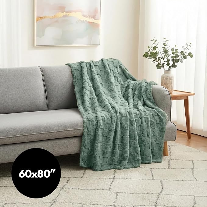 Americanflat 60x80 Jacquard Fleece Throw Blanket - Soft and Breathable Throw Blanket for Couch, Bed, Chair - Fleece Blankets Perfect for Home, Bedroom, or Outdoor Use - Checkered Design in Green
