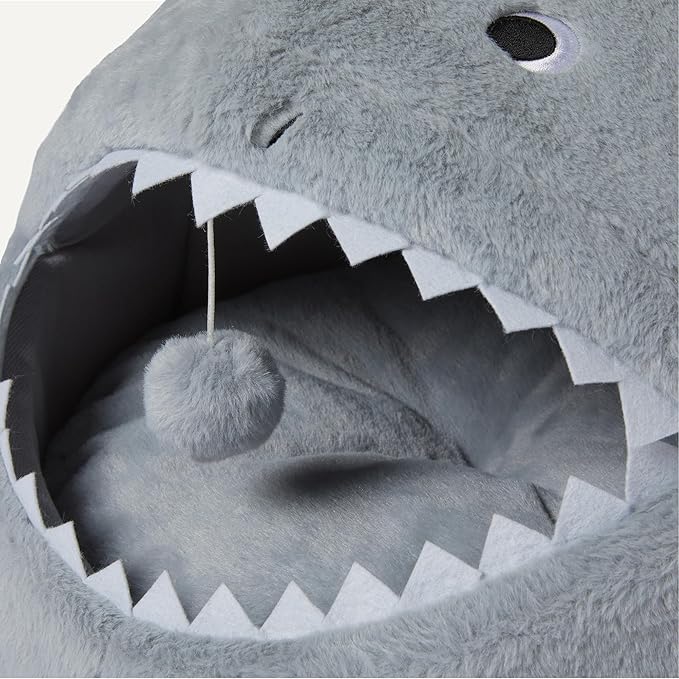 Amazon Basics Shark Shape Cat House for Indoor Cats, Enclosed Design Helps Reduce Anxiety in Nervous Pets, with Washable Cushioned Pillow, 17" x 16" x 14", Grey