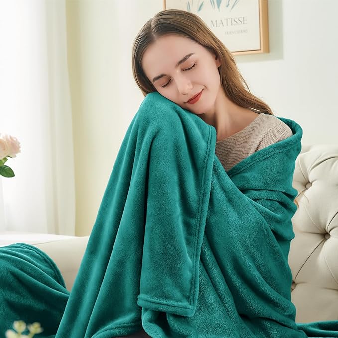 BEDELITE Fleece Blanket Twin Size Emerald Green Throw Blankets for Couch & Bed, Luxury Plush Cozy Fuzzy Blanket 60x80 inches, Super Soft Warm Lightweight Throw Blanket for Travel Camping