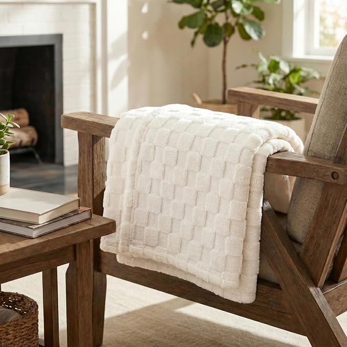 Americanflat 50x60 Jacquard Fleece Throw Blanket - Soft and Breathable Throw Blanket for Couch, Bed, Chair - Fleece Blankets Perfect for Home, Bedroom, or Outdoor Use - Checkered Design in Cream