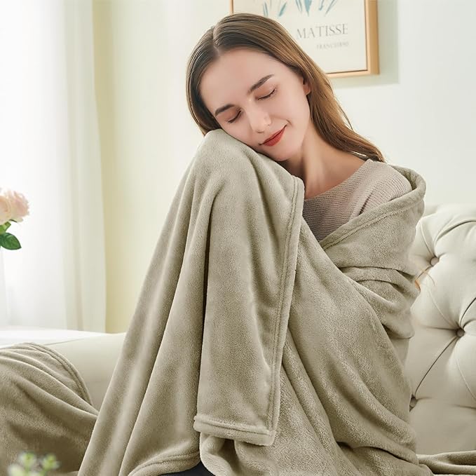 BEDELITE Fleece Blanket Twin Size Oatmeal Throw Blankets for Couch & Bed, Luxury Plush Cozy Fuzzy Blanket 60x80 inches, Super Soft Warm Lightweight Throw Blanket for Travel Camping