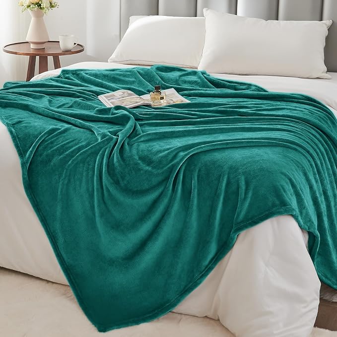 BEDELITE Fleece Blanket Twin Size Emerald Green Throw Blankets for Couch & Bed, Luxury Plush Cozy Fuzzy Blanket 60x80 inches, Super Soft Warm Lightweight Throw Blanket for Travel Camping