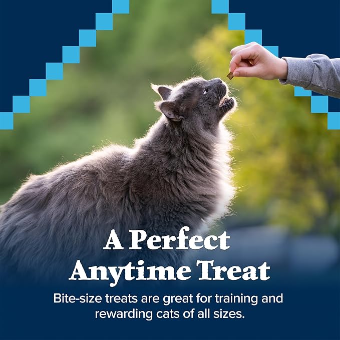 Blue Buffalo Wilderness Tasty Chicken Crunchy Cat Treats, Grain-Free Cat Treats, Real Chicken, Natural Ingredients, Enhanced with Vitamins, Minerals & Other Nutrients, Great for Training, Tub 12 oz.