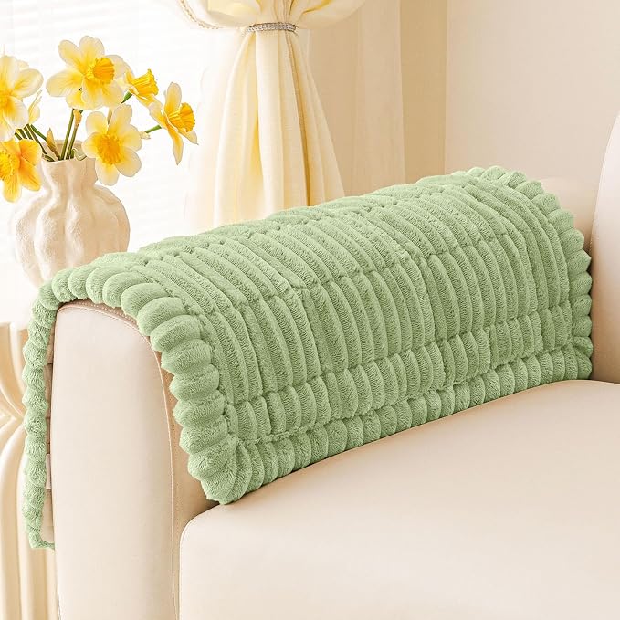 hyha Couch Cover for Dogs Washable, Non Slip Thick Flannel Sofa Protector, Pet Friendly Plush Furniture Cover for Sectional Sofa & Loveseat (Green, 27.6" x 27.6")