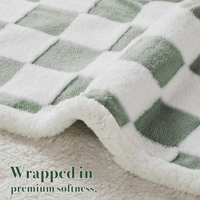 Ohocut Checkered Dog Blanket, Sage Green Jacquard Sherpa Blankets for Small Dog and Cats, Cute Aesthetic Style Fluffy Fleece Pets Blanket for Couch Protection Washable, 40"x50"