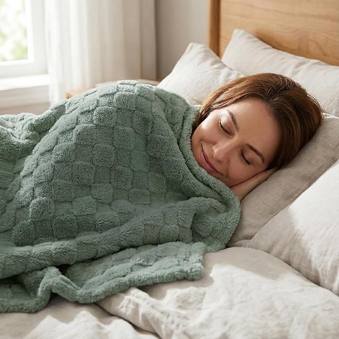 Americanflat 60x80 Jacquard Fleece Throw Blanket - Soft and Breathable Throw Blanket for Couch, Bed, Chair - Fleece Blankets Perfect for Home, Bedroom, or Outdoor Use - Checkered Design in Green