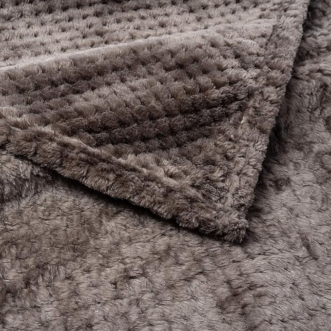 Pet Blanket for Dogs or Cats - Warm Soft Fuzzy Plush Fleece Throw for Puppy, Kitten, Small, Medium, Large Pets - Bed, Couch, Sofa, Travel (M/32" x 40", Dark Grey)
