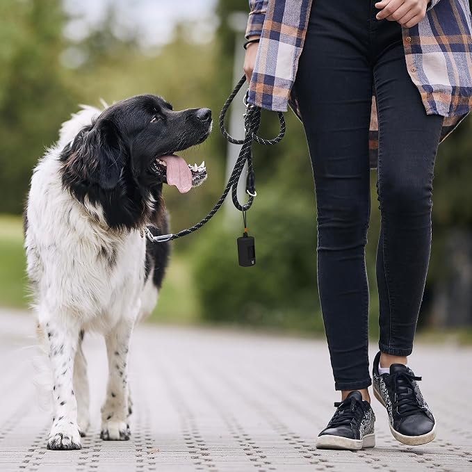 SVD.PET Dog Poop Bag Dispenser, Retractable Waste Bag Dispenser, Lightweight Poop Bag Holder, Stretchy Strap Fits Any Dog Leash, Doggy Walking Accessory (Black)