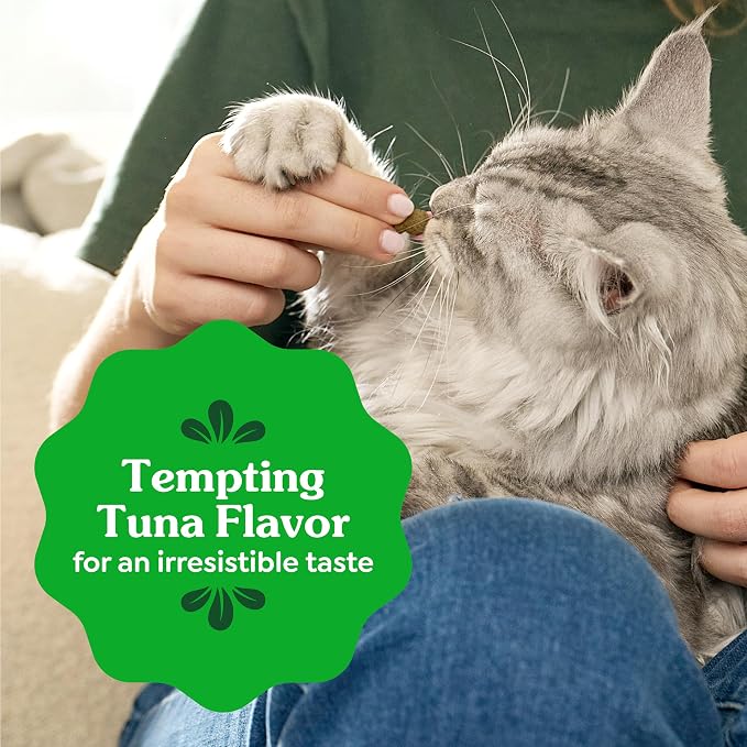 Greenies Cat Treats, Veterinarian-Recommended Adult Natural Dental Cat Treats, Tempting Tuna Flavor, 4.6 oz. Tub (Pack of 2)