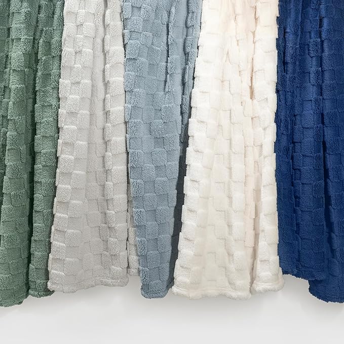 Americanflat 50x60 Jacquard Fleece Throw Blanket - Soft and Breathable Throw Blanket for Couch, Bed, Chair - Fleece Blankets Perfect for Home, Bedroom, or Outdoor Use - Checkered Design in Light Gray